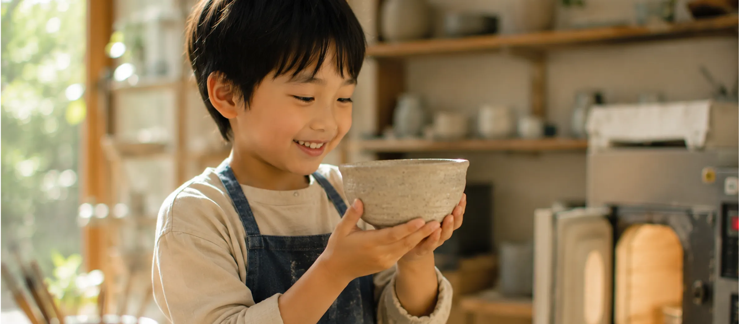 自分の手で生まれた陶芸作品。うれしそうな顔を見ると、好きってすごいなと思う｜Baby-J 芸術・創造