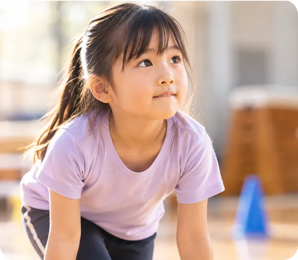 運動に少し不安を感じながらも挑戦しようとする子ども｜Baby-J Sports