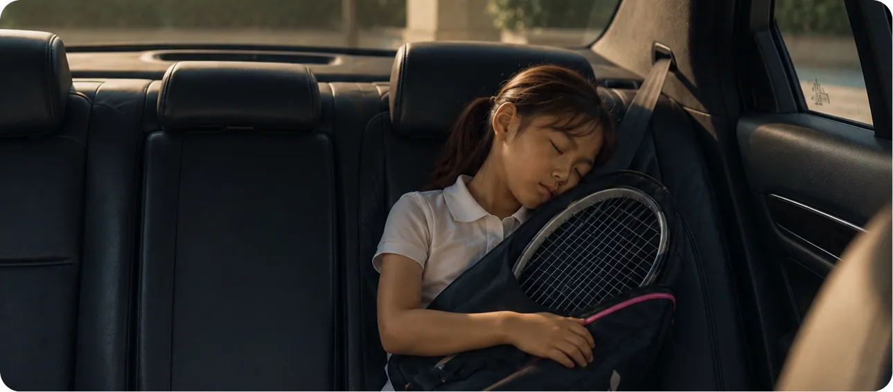 スポーツを楽しんだ帰りの車内で眠る子ども｜Baby-J Sports